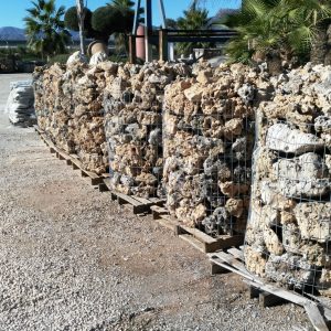Rocalla con agujeros para jardín - Imagen 2