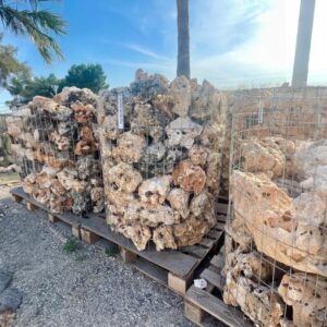 Rocalla con agujeros para jardín - Imagen 2