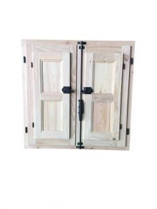 ventana de madera sencilla