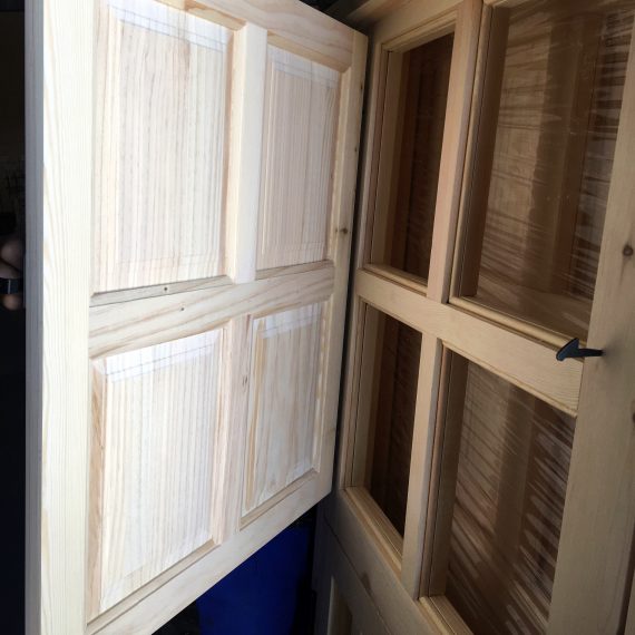 PUERTA RÚSTICA DE MADERA DE EXTERIOR CON POSTIGO - RUSTICOS Y MADERA