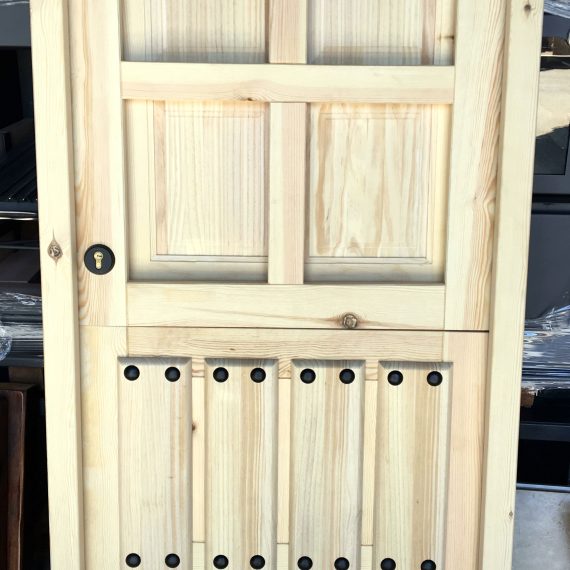 PUERTA RÚSTICA DE MADERA DE EXTERIOR CON POSTIGO - RUSTICOS Y MADERA