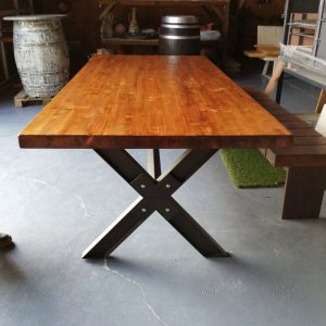 mesa madera con pata de hierro