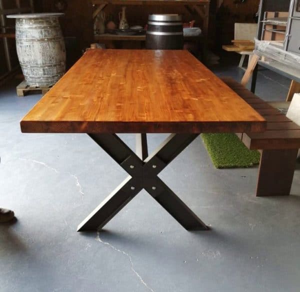 mesa madera con pata de hierro