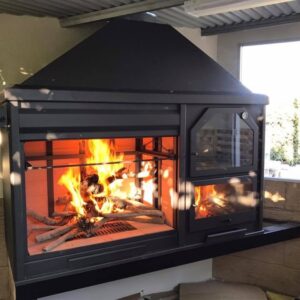 barbacoa encendida con horno