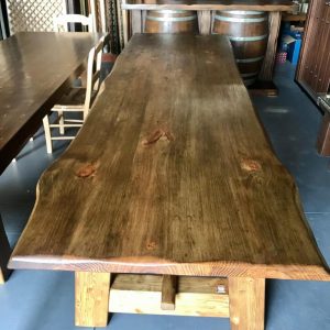 MESA RÚSTICA DE MADERA CON PATA INCLINADA - Imagen 3