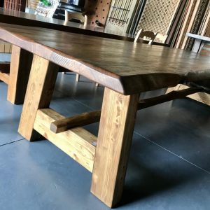MESA RÚSTICA DE MADERA CON PATA INCLINADA - Imagen 4