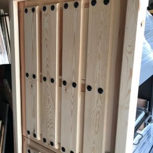 PUERTA RÚSTICA DE EXTERIOR CIEGA DE MADERA CON CLAVOS - Imagen 4