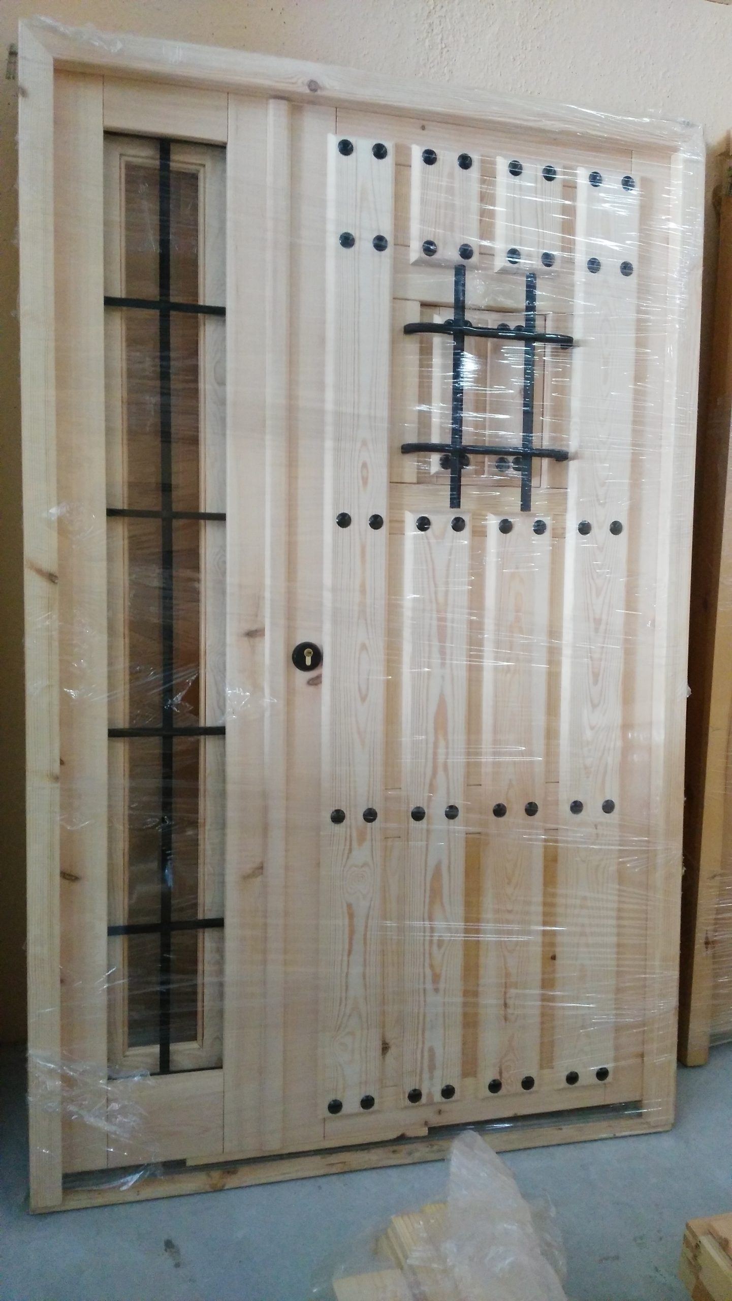 Puertas de entrada para exterior en madera maciza: Catálogo de