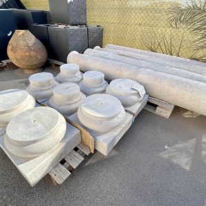 columnas rústicas de piedra