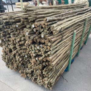rollizos finos de madera de eucalipto