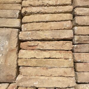 ladrillo antiguo de barro viejo recuperado