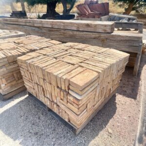 ladrillo antiguo recuperado de barro